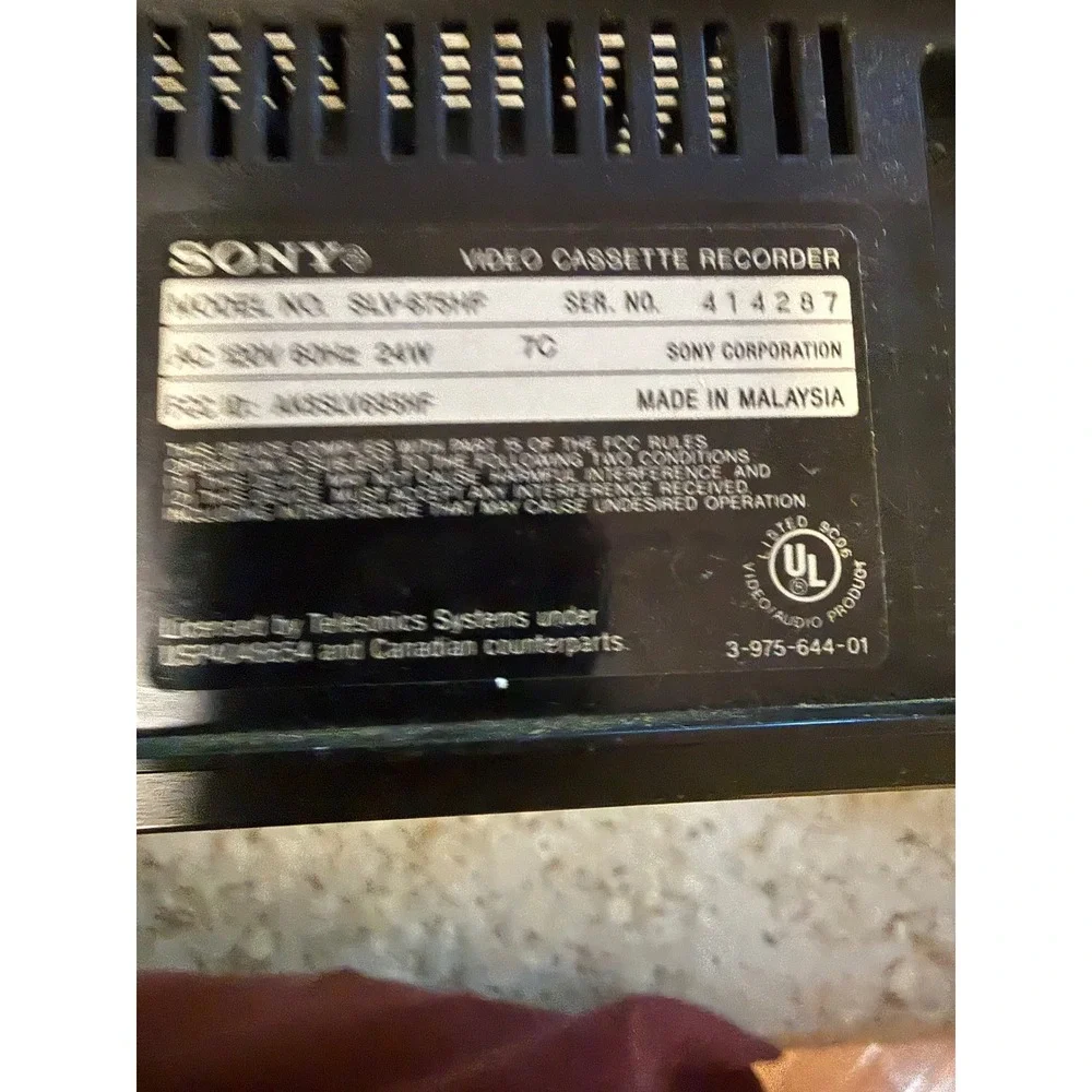 Sony SLV-675HF VHS VCR Hi-Fi Stereo 4-Head Video Cassette Recorder with Remote